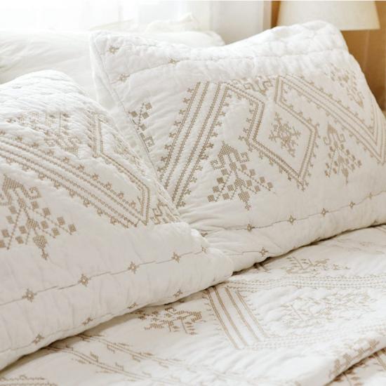 White Cross Stitching Quilt Set Double Size