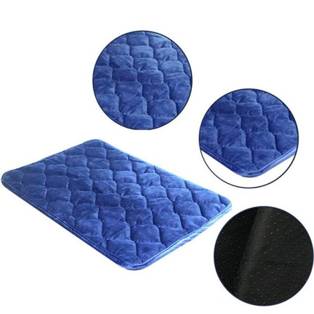 How does the combination of polyester microfiber and sherpa improve the Polyester Microfiber Sherpa Quilt's ability to regulate temperature during sleep?